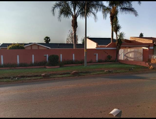 3 BEDROOM HOUSE FOR SALE IN DAWN PARK EXT